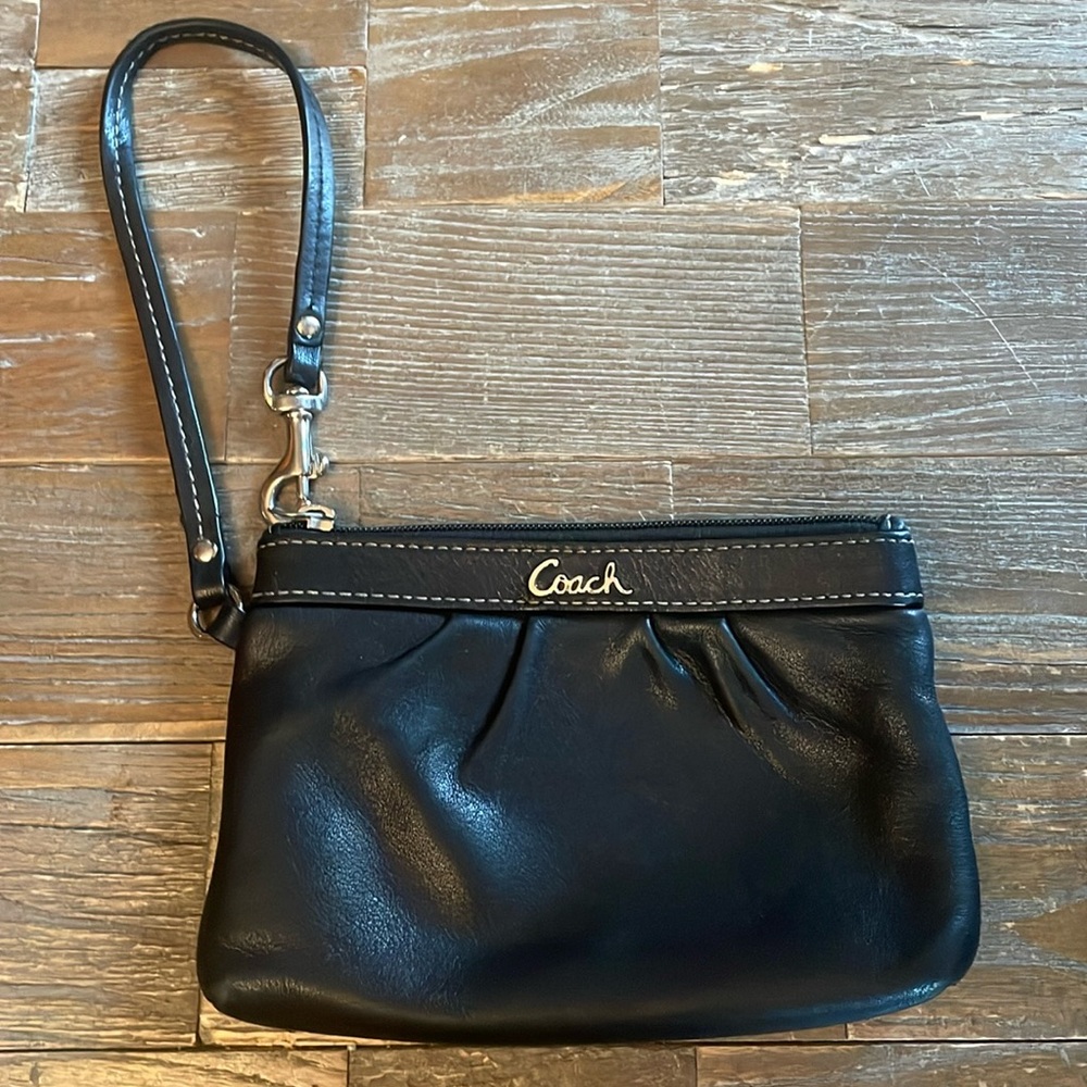 Coach Ashley Leather Pleated Wristlet🖤